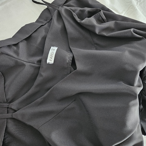 4 pieces: 3 dresses and 1 romper, excellent condition Size M perfect for teens. - Picture 6 of 6